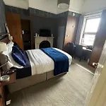 Upstairs Studio - Private kitchenette&en-suite