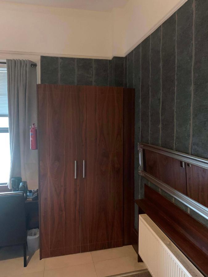 Appartement Upstairs - Private Kitchenette And Small En-suite